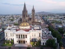 Vista aerea en la que se aprecian el paraninfo de la Universidad de Guadalajara y el Templo Expiatorio